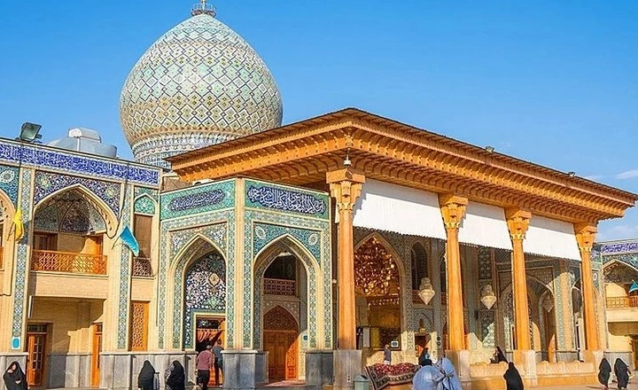 آرامگاه شاه‌چراغ از جاهای توریستی ایران​