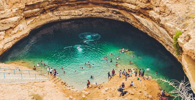 فروچاله بمه برای طبیعتگردی در عمان