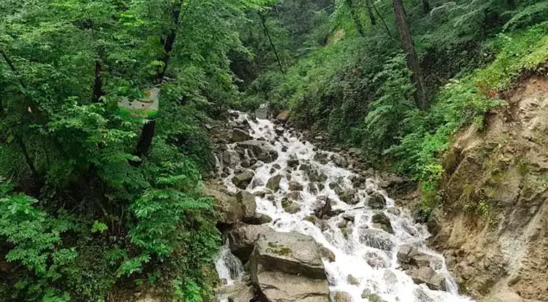 آبشار آب پری مازندران