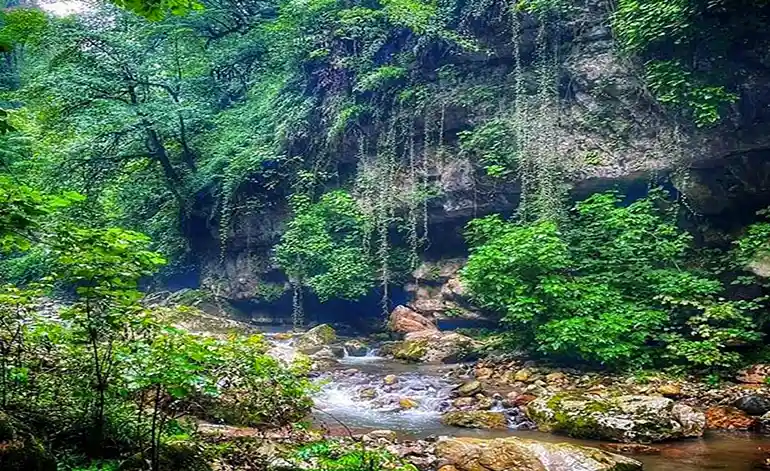 آبشار سواسره یکی از آبشارهای مازندران