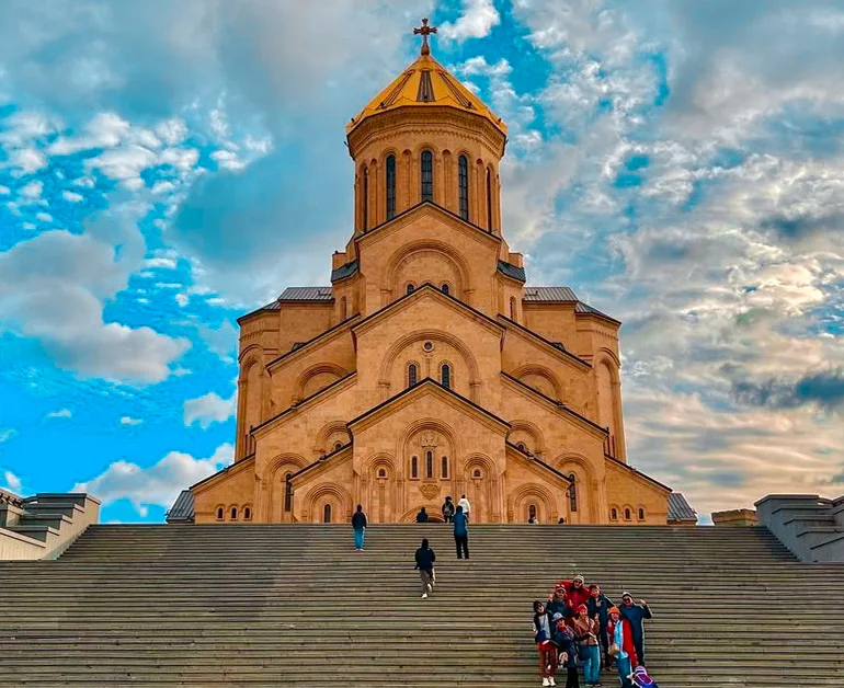 کلیسای تثلیث تفلیس در سفر به گرجستان