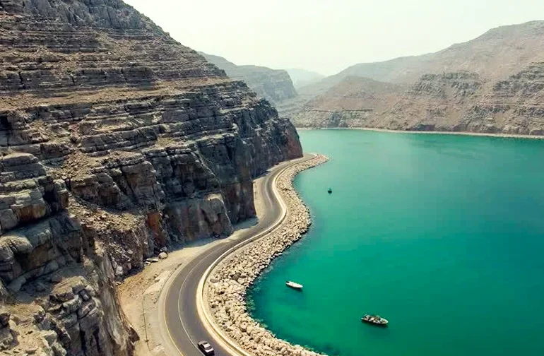 کوه جبل حریم از جاذبه‌های جزیره مسندم عمان