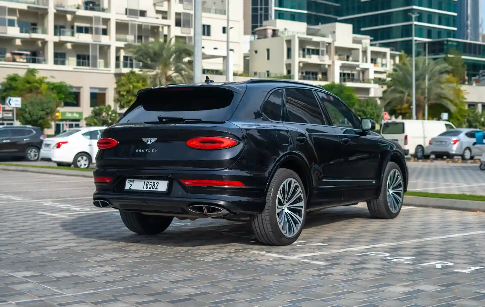 Bentley Bentayga rental Dubai, Bentayga rental from 1800 AED ...