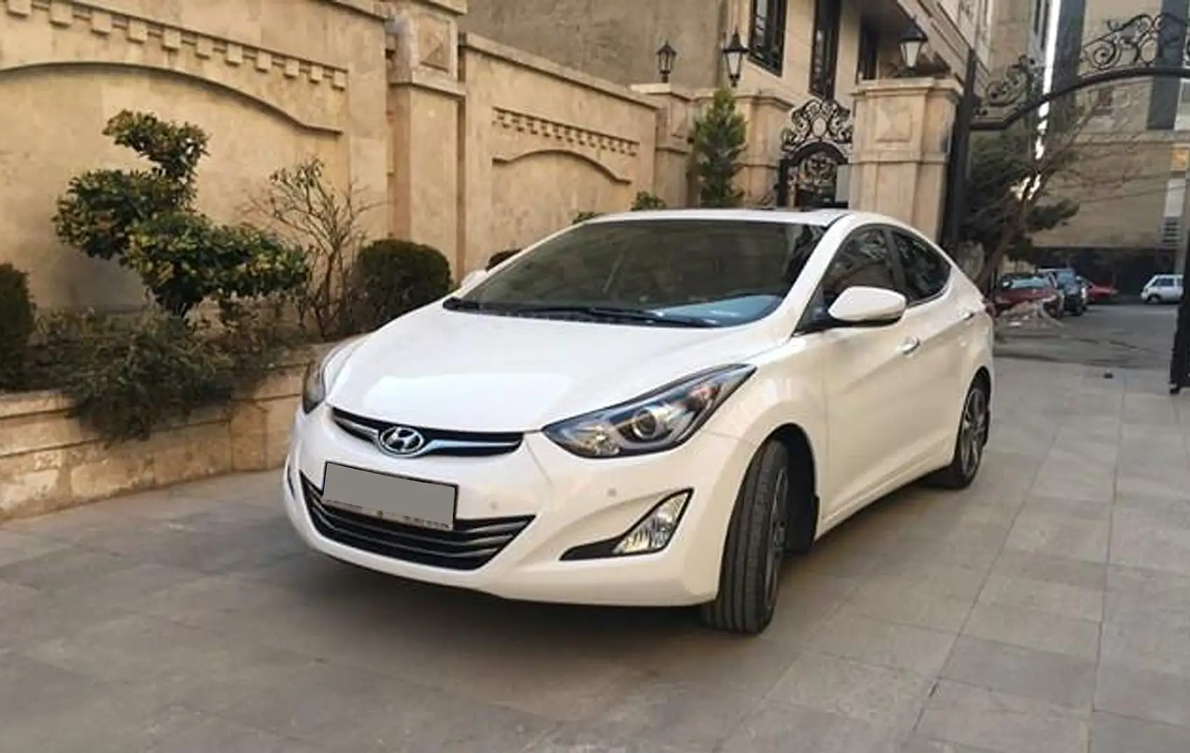 Louer Hyundai Elantra à Téhéran | 10% de réduction ...