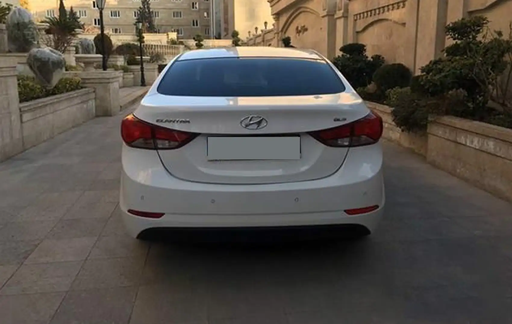 Louer Hyundai Elantra à Téhéran | 10% de réduction ...