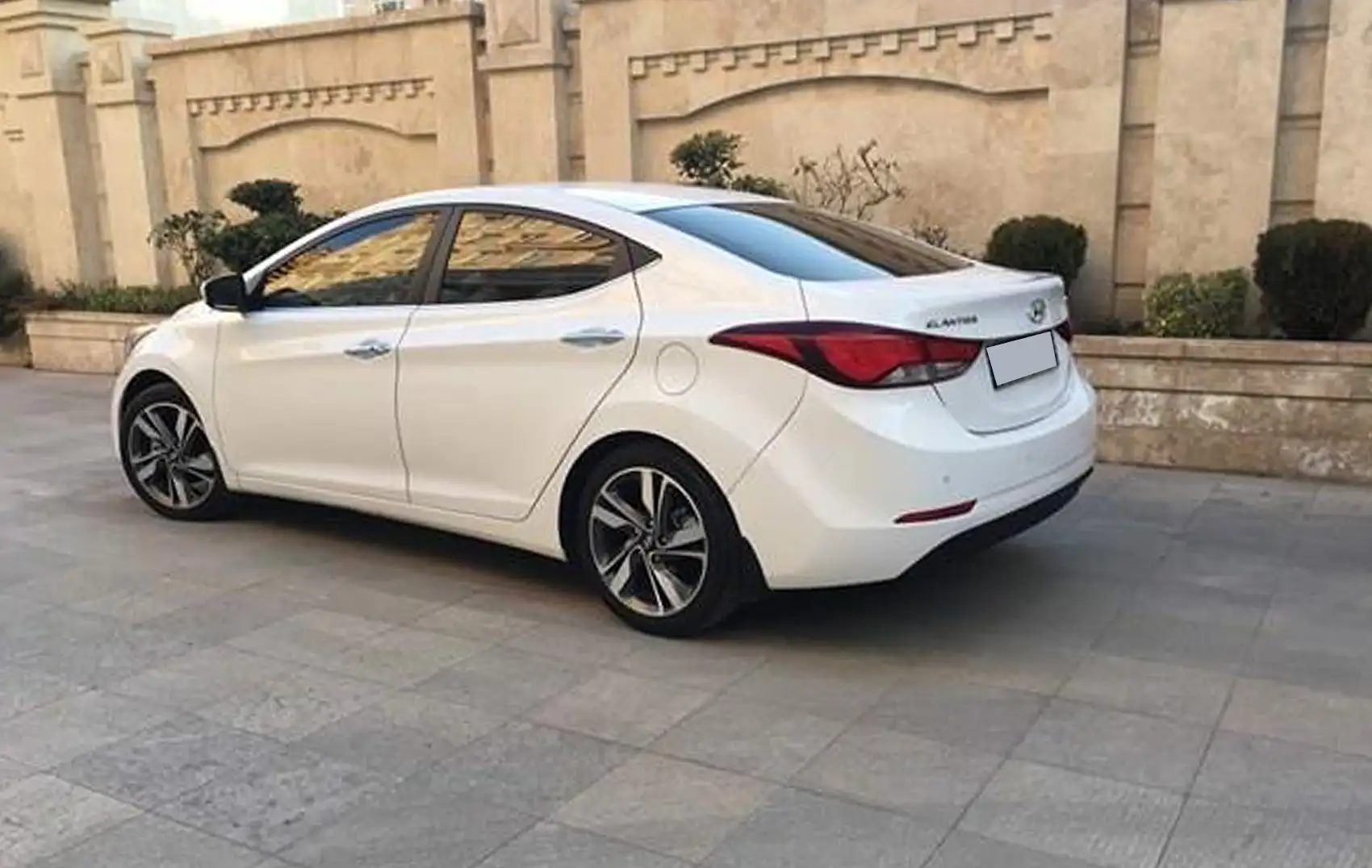 Louer Hyundai Elantra à Téhéran | 10% de réduction ...