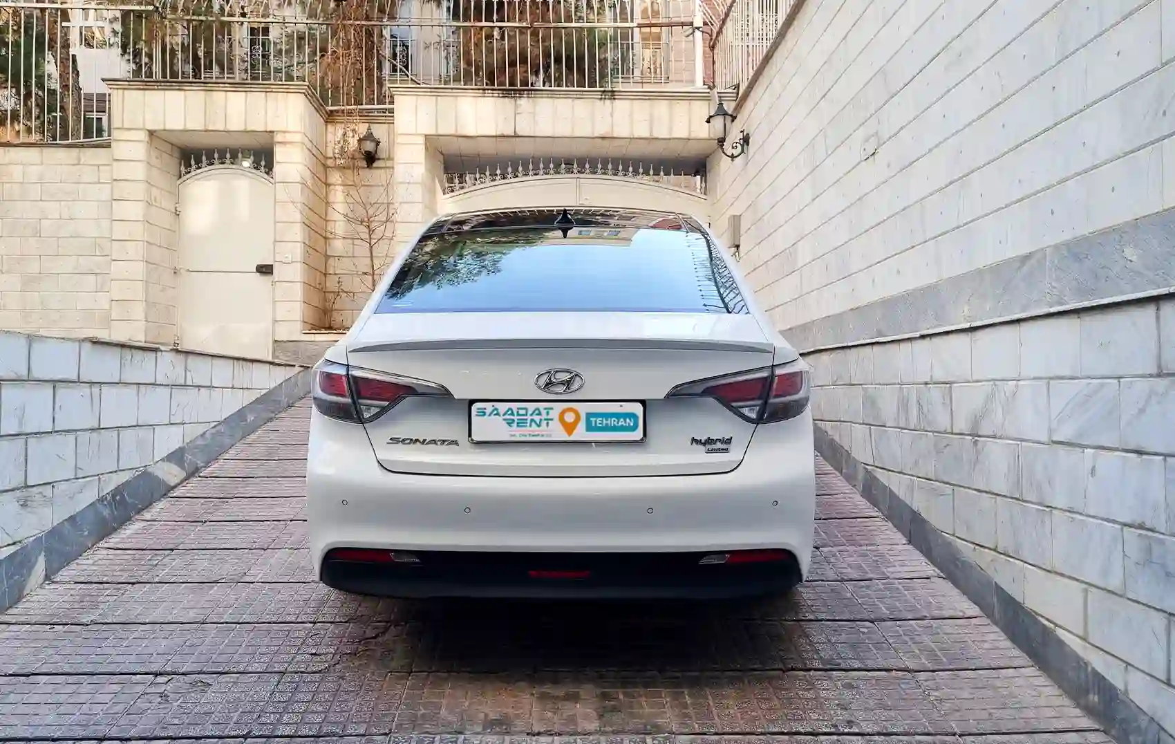 Tahran, İran'da Hyundai Sonata IF kiralama ...