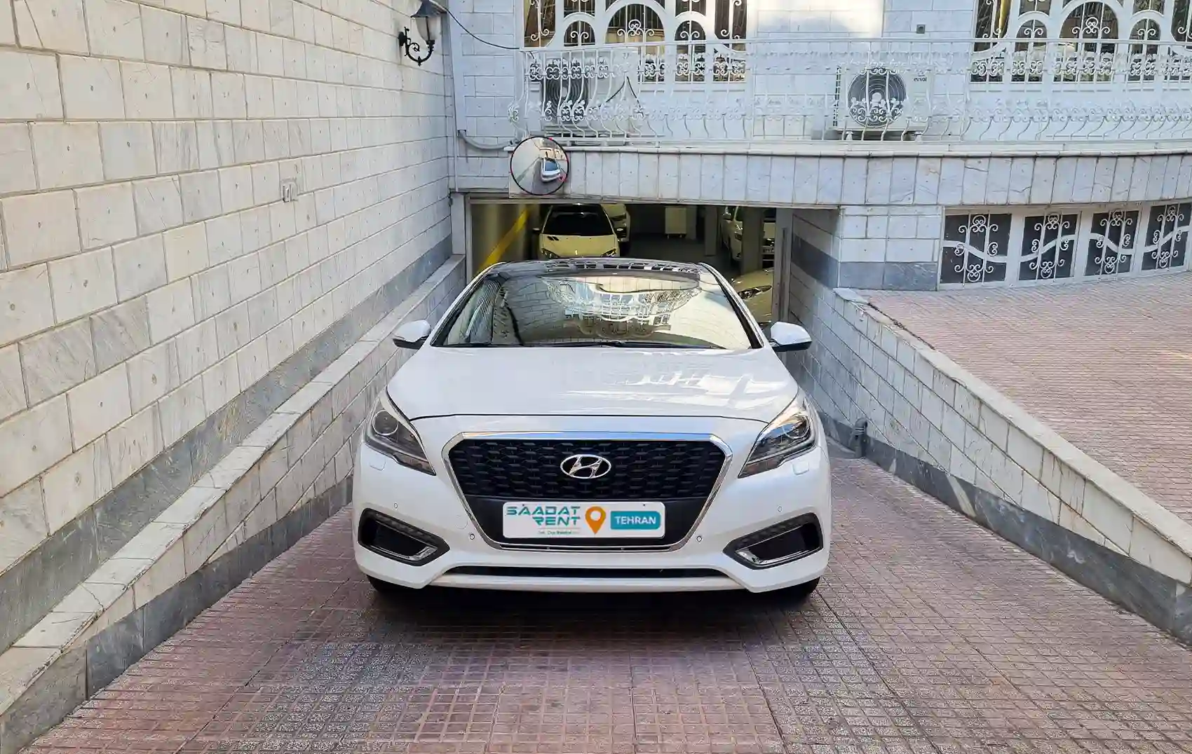 Tahran, İran'da Hyundai Sonata IF kiralama ...