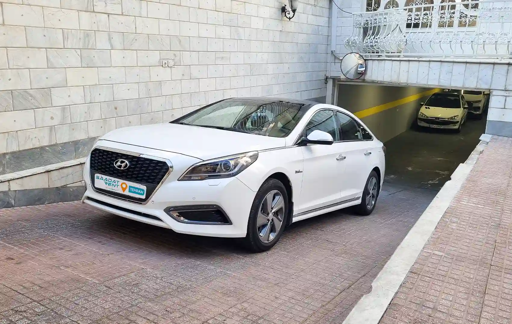 Tahran, İran'da Hyundai Sonata IF kiralama ...