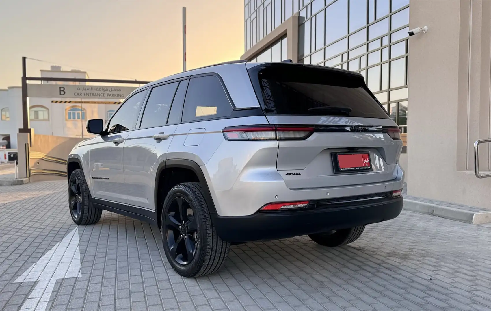 Rent Jeep Grand Cherokee 5-Seater Oman | Jeep Rental in Oman ...