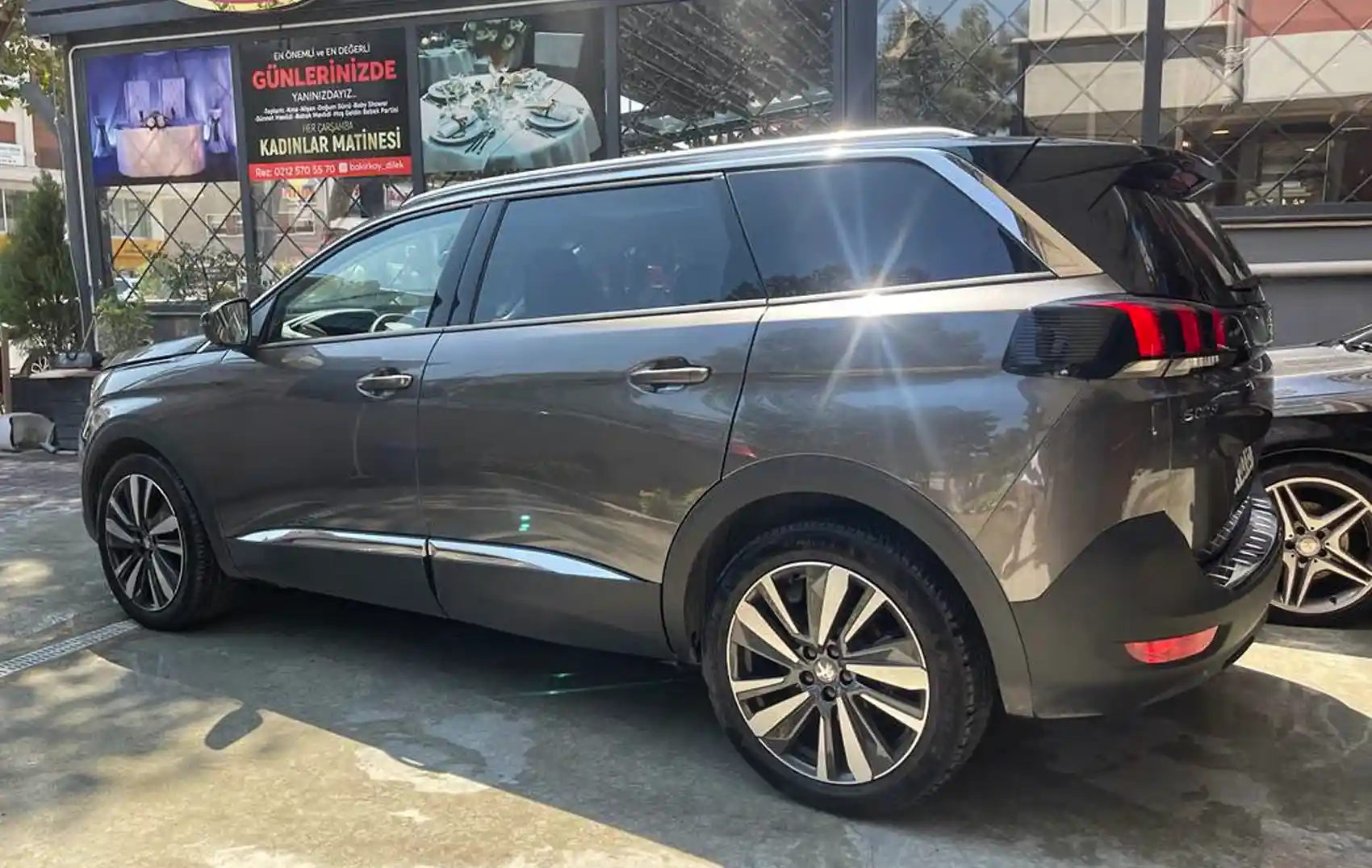 Louez une Peugeot 5008 à Istanbul à un prix pas cher ...