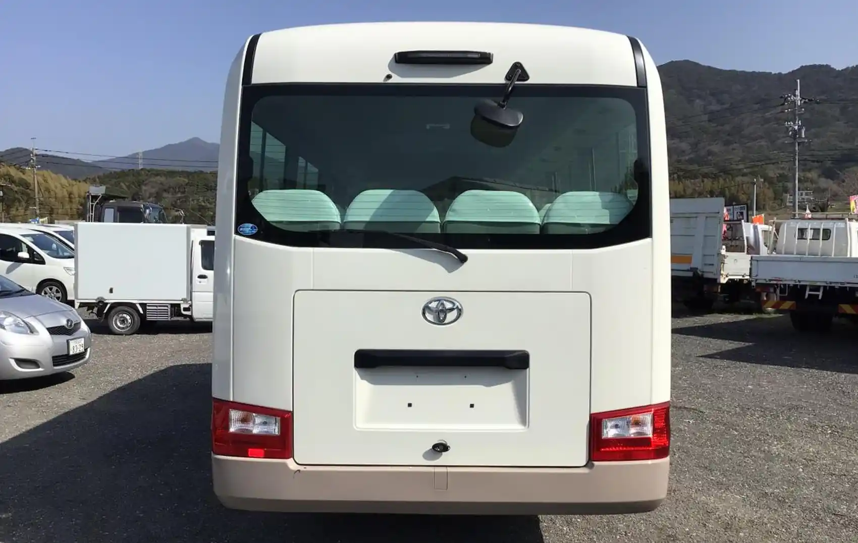 Toyota Coaster 30 Seater Chauffeur Coach Hire Dubai ...