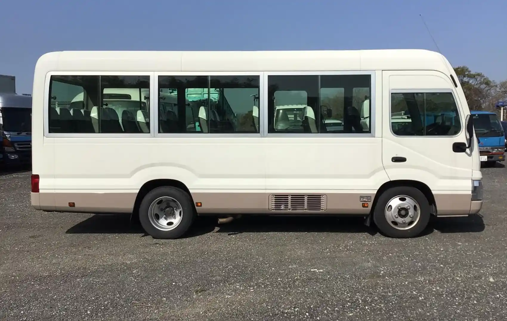 Toyota Coaster 30 Seater Chauffeur Coach Hire Dubai ...