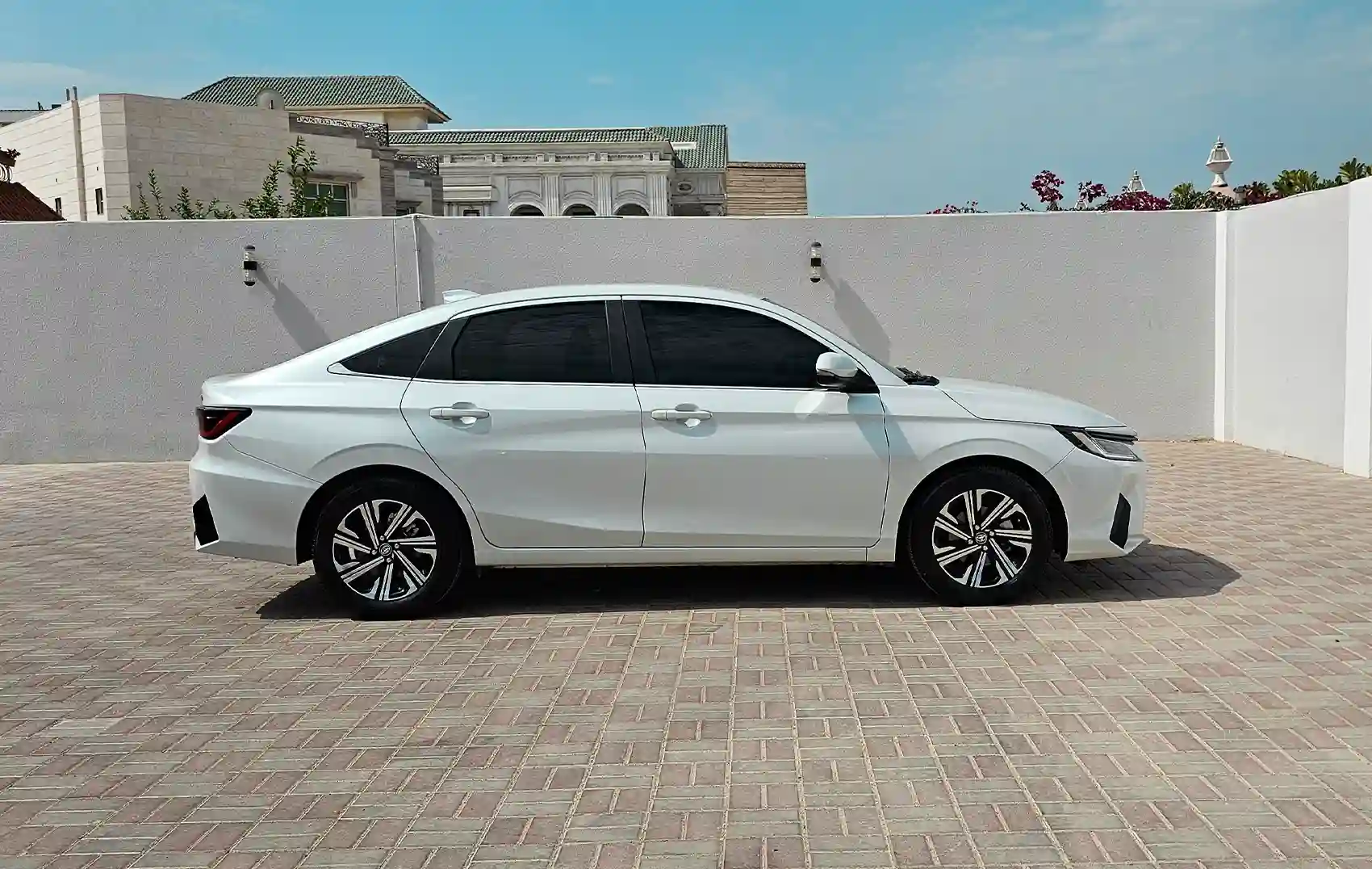 Location de Toyota Yaris à Dubaï | Les meilleures offres ...