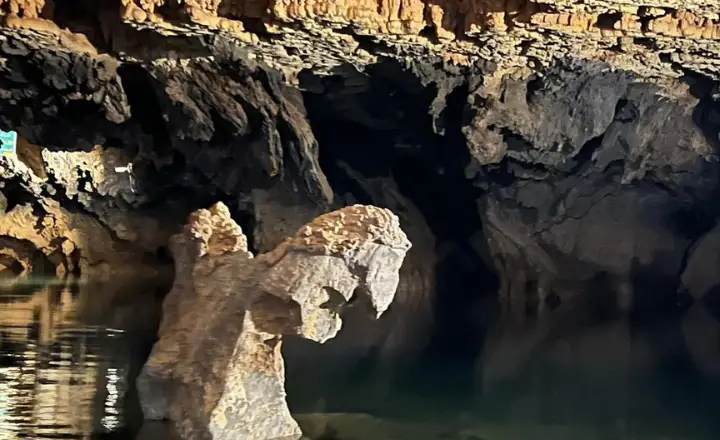 stones in alisadr cave
