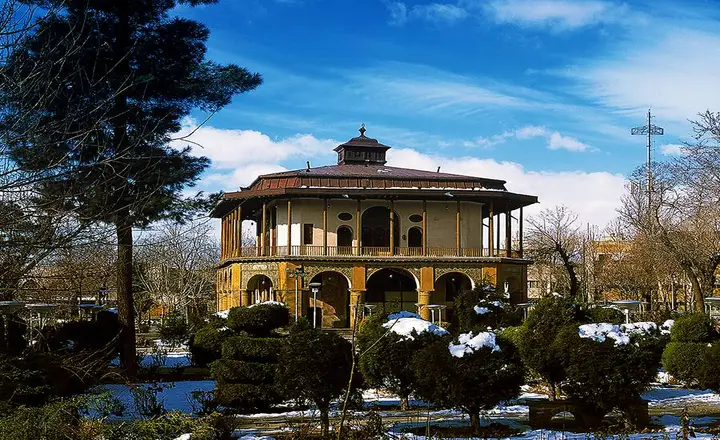 Exploring the Splendor of Chehel Sotoun Palace, A Qazvin Gem