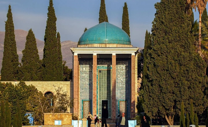 ارامگاه سعدی در شیراز