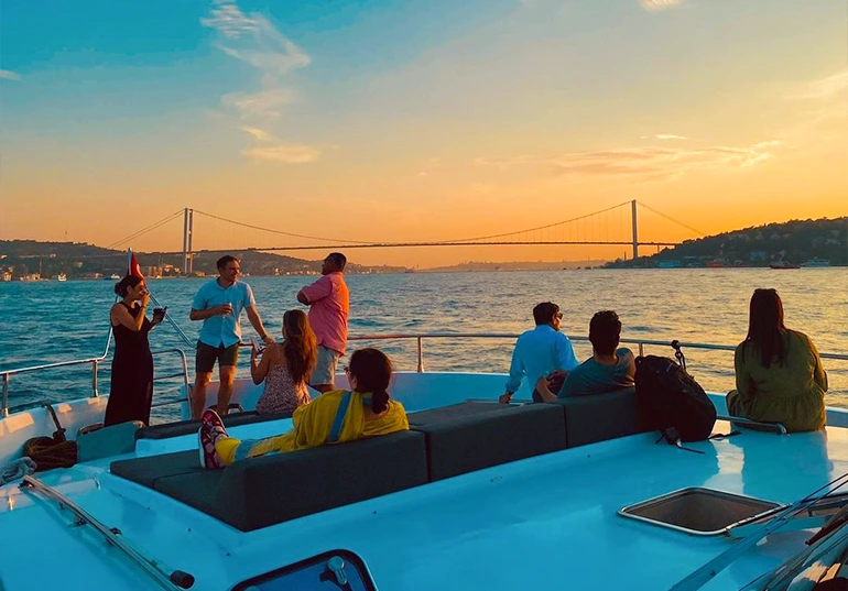 رفتینگ یا قایق سواری استانبول