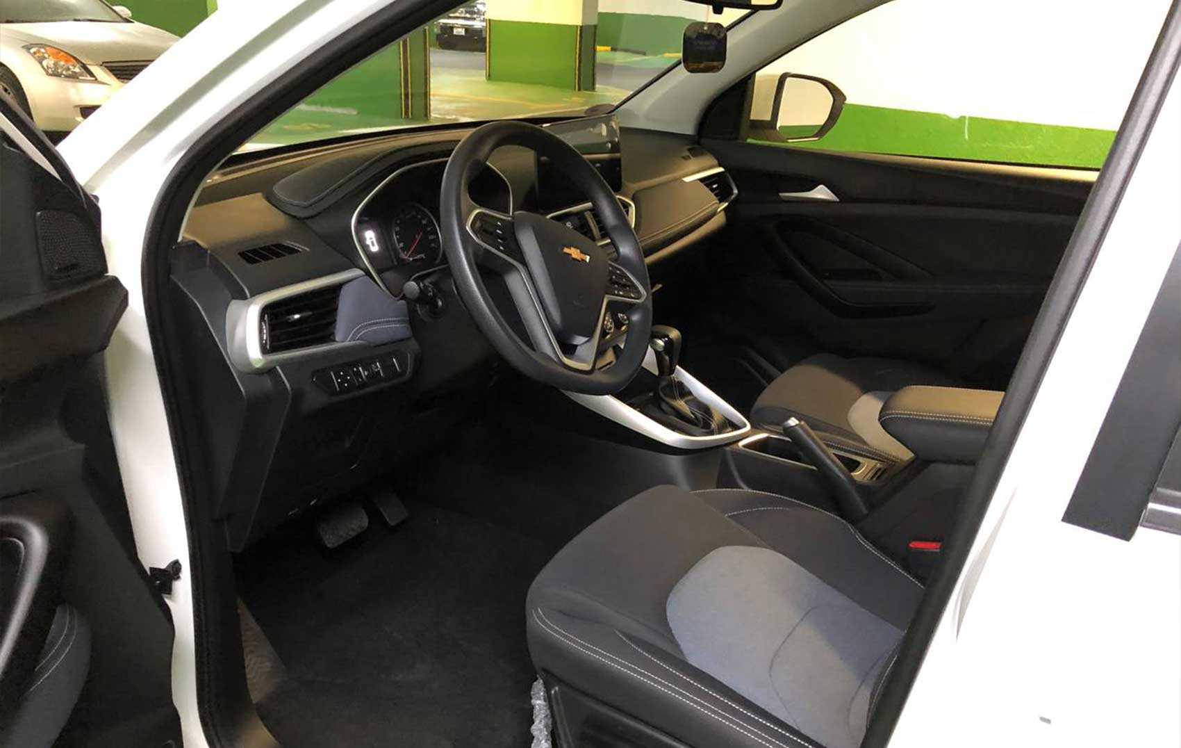 Chevrolet Captiva 5pr car rental in Dubai